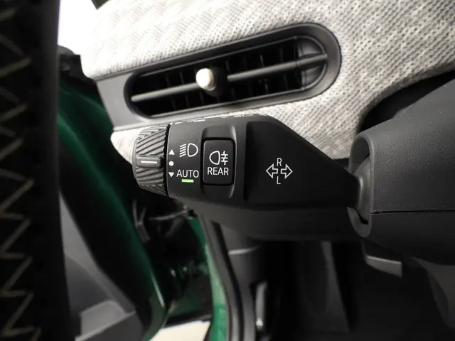 MINI 5-Deurs Cooper C 2024 Benzine 36