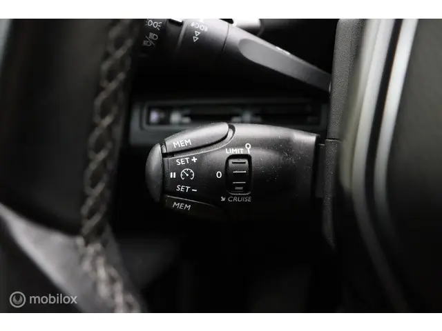 Peugeot 5008 1.2 PureTech Active 2018 Benzine 28