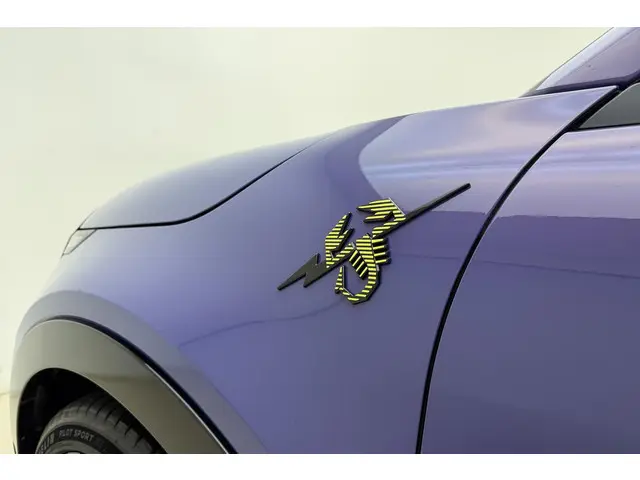 Fiat 600e Abarth Scorpionissima 54 kWh 2026 Elektrisch 46