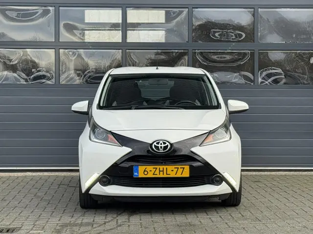 Toyota Aygo 1.0 VVT-I X-PLAY 2014 Benzine 16