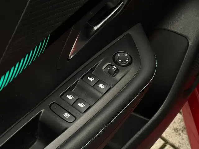 Peugeot 208 1.2 PureTech Allure 2023 Benzine 17