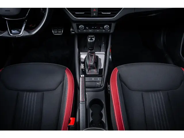 Škoda Kamiq 1.5 TSI DSG7 Monte Carlo 2021 Benzine 25