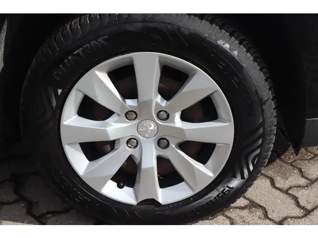 Peugeot 2008 1.2 PureTech Blue Lion 2016 Benzine 12