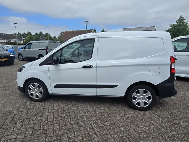 Ford Transit Courier 1.0 EcoBoost Trend 2023 Benzine 6
