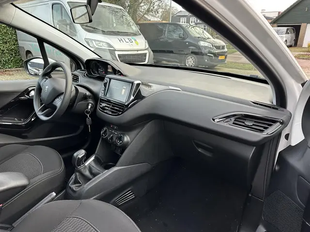 Peugeot 208 1.2 Blue Lion 82 PK 2018 Benzine 30