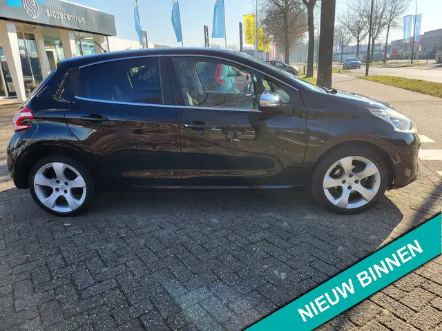 Peugeot 208 1.2 VTi Allure 2013 Benzine 7