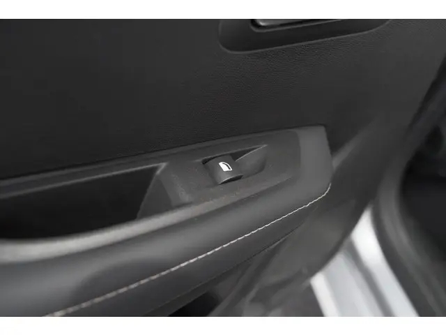 Peugeot 208 PureTech 100 Allure Pack 2023 Benzine 27