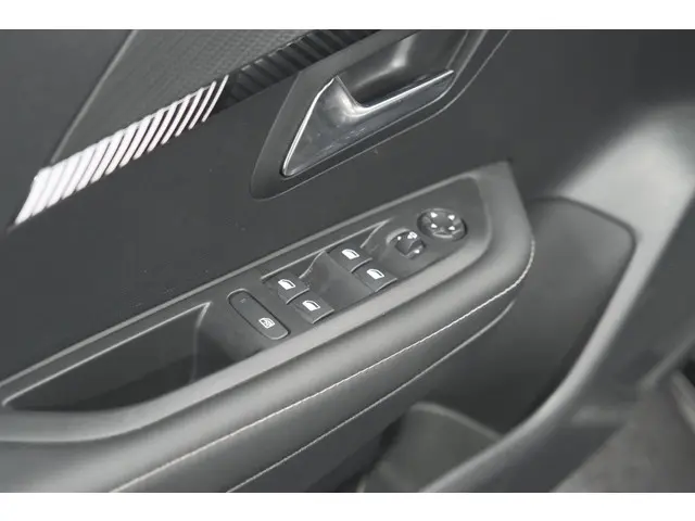 Peugeot 208 PureTech 100 Allure 2024 Benzine 25