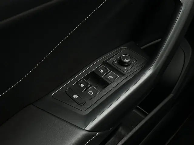 Volkswagen T-Roc 1.5 TSI R-Line Edition 2025 Benzine 24