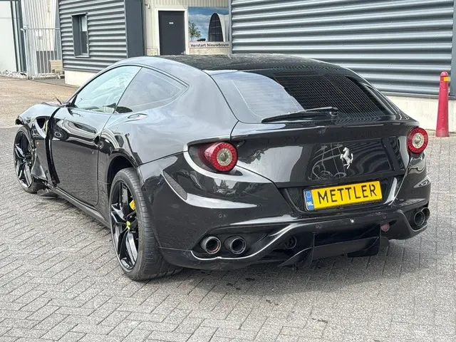 Ferrari FF 6.3 V12 HELE, Keramisch, lift 2013 Benzine