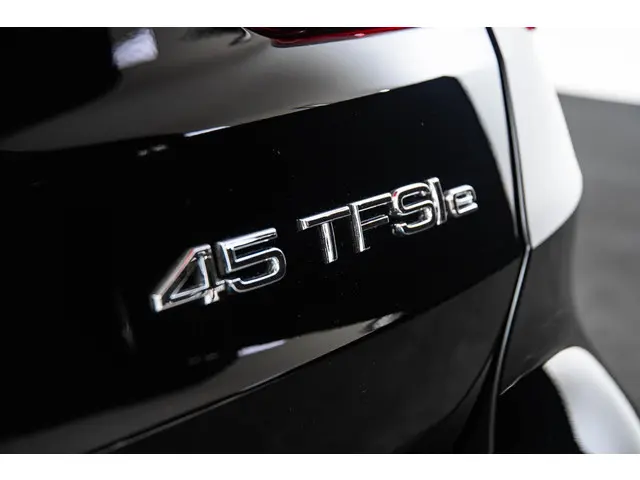 Audi Q3 45 TFSI e S edition 2022 Hybride Benzine 32