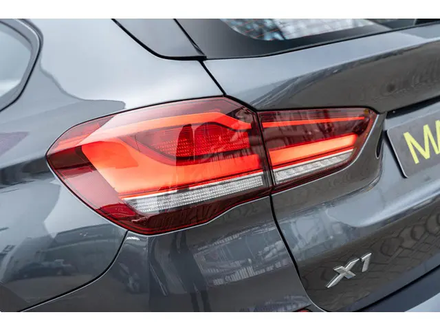 BMW X1 xDrive25e High Executive 2022 Hybride Benzine 12