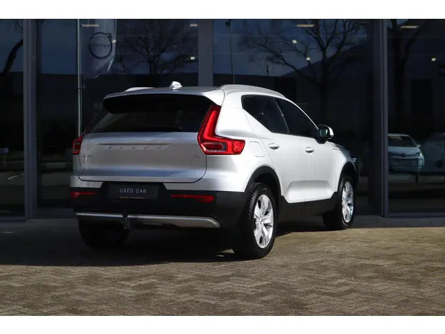 Volvo XC40 T4 Momentum 2019 Benzine 4