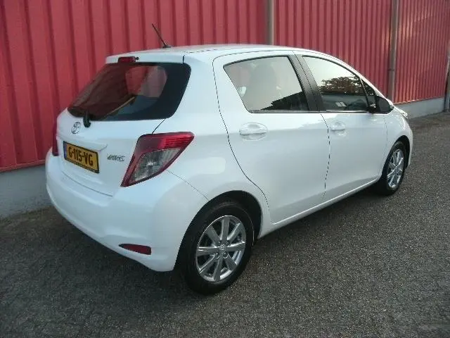 Toyota Yaris 1.3 VVT-i Aspiration / VERKOCHT 2013 Benzine 8