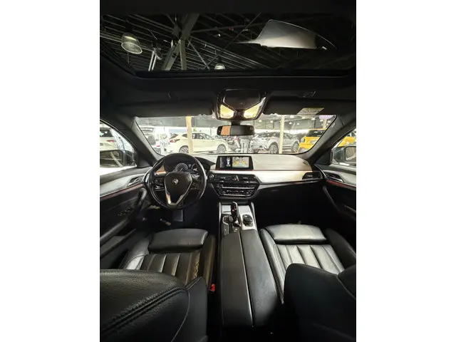 BMW 5 Serie Touring 530i High Executive 2018 Benzine 20