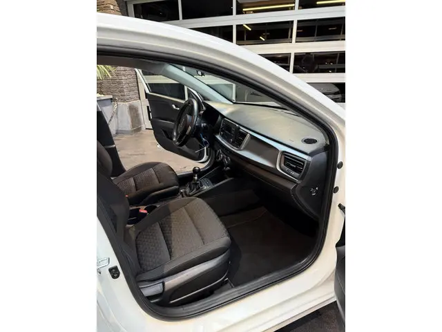 Kia Rio 1.2 CVVT ComfortLine 2023 Benzine 5