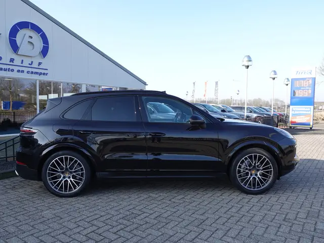 Porsche Cayenne 2