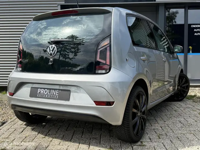Volkswagen up! 1.0 BMT high up! 2017 Benzine 16