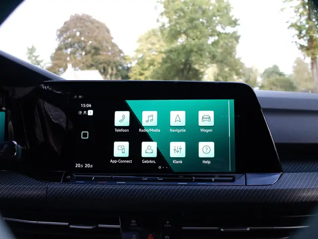 Volkswagen Golf 1.5 eTSI R-Line 2022 Benzine 19