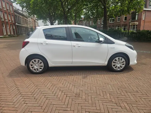 Toyota Yaris 1.5 Hybrid Comfort 2014 Hybride Benzine 5