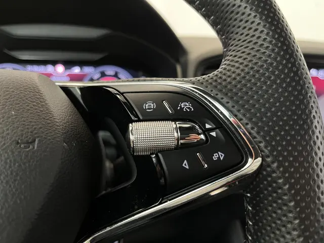 Škoda Karoq 1.5 TSI ACT Sportline 2020 Benzine 34
