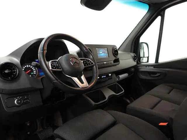 Mercedes-Benz Sprinter L2H2 2022 Diesel 2