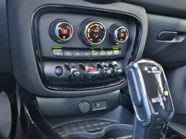 MINI Clubman Mini 1.5 One Business Edition 2022 Benzine 16