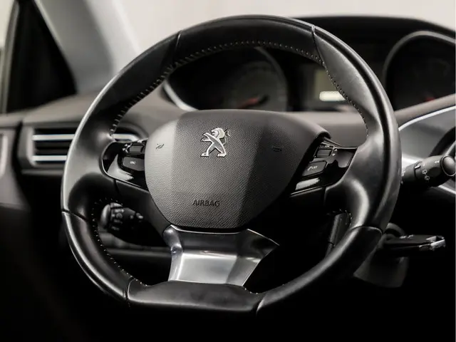 Peugeot 308 SW 1.2 PureTech Sport 2020 Benzine 17
