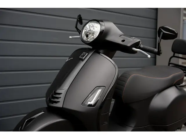 Vespa GTS 300 HPE Nieuw Mod Arrow 2024 2024 Benzine 19