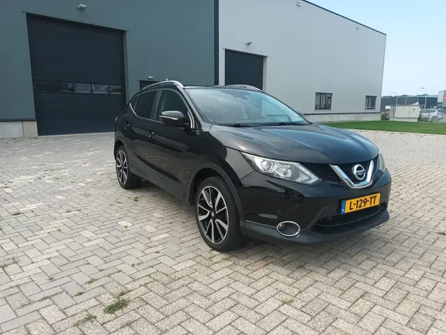 Nissan QASHQAI 1.2 Premier Edition 2014 Benzine 2