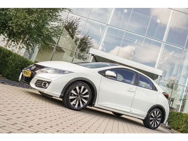 Honda Civic 1.8i VTEC ELEGANCE - SPORT 2016 Benzine 12