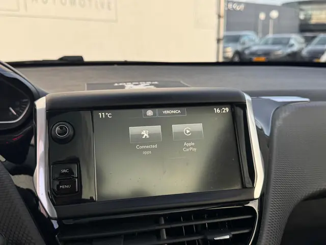 Peugeot 208 1.2 PureTech Allure 2015 Benzine 24