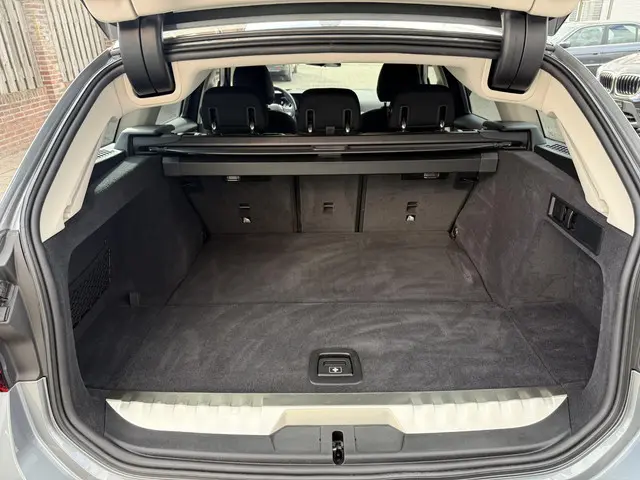 BMW 3 Serie Touring 330e 2024 Hybride Benzine 25