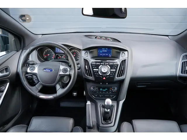 Ford Focus Wagon 2.0 EcoBoost ST-3 2014 Benzine 31