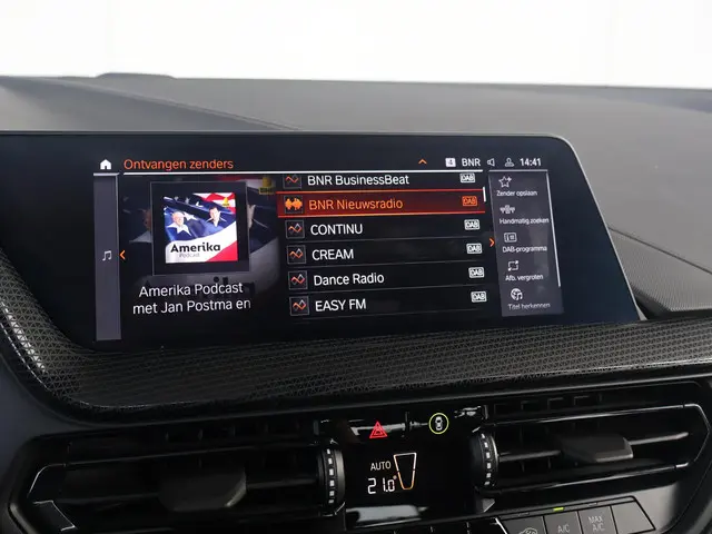 BMW 1 Serie 118i Introduction Edition 2023 Benzine 21