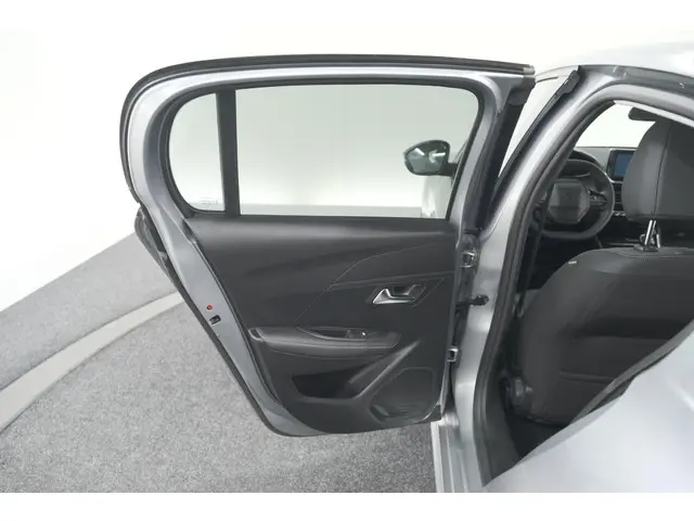 Peugeot 208 PureTech 100 Allure 2024 Benzine 64