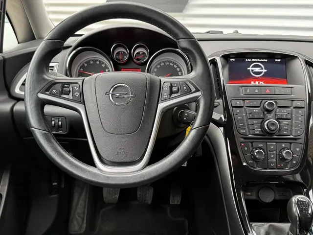 Opel Astra Sports Tourer 1.4 Turbo Sport + 2015 Benzine 2