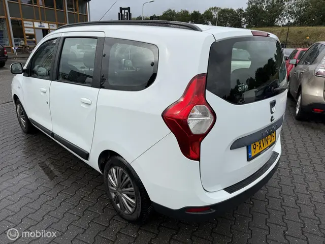 Dacia Lodgy 1.2 TCe Blackline 7 zit plaats 2014 Benzine 5