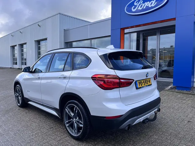 BMW X1 sDrive20i Executive 2017 Benzine 5