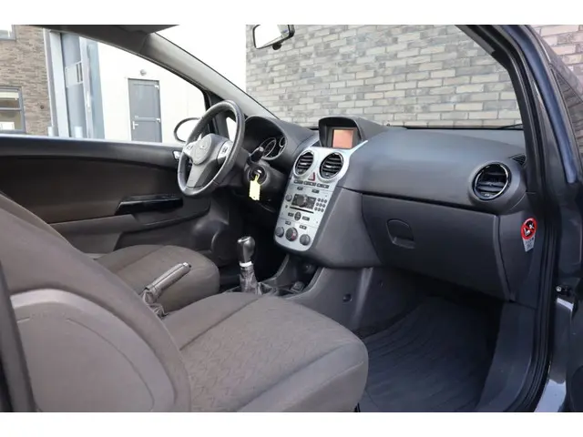 Opel Corsa 1.2-16V Cosmo 2014 Benzine 12