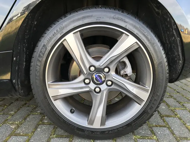 Volvo V40 1.6 T3 R-Design 2013 Benzine 33