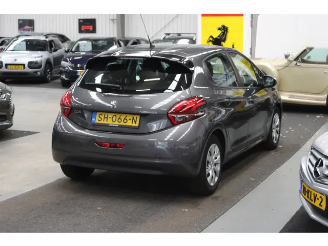 Peugeot 208 1.2 PureTech Blue Lion 2018 Benzine 4