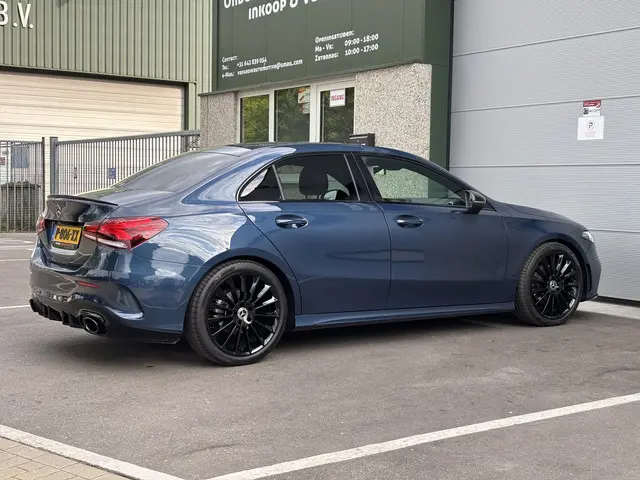 Mercedes-Benz A-Klasse Business AMG 2022 Benzine 8