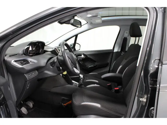 Peugeot 208 1.2 PureTech Style Pack Plus 2015 Benzine 16