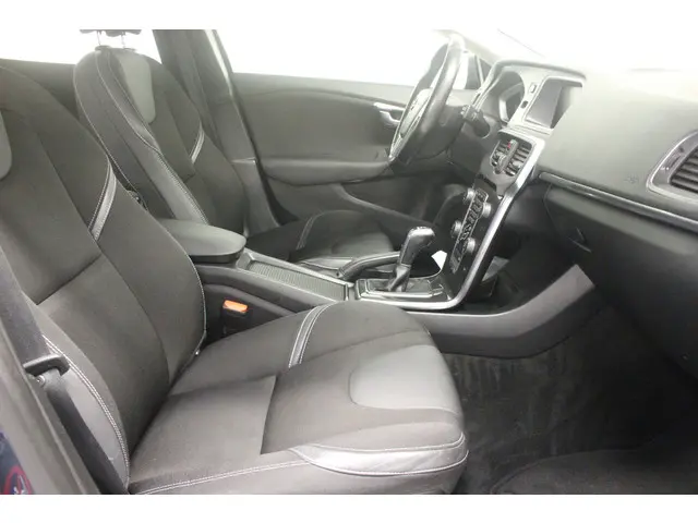 Volvo V40 2.0 T2 Nordic+ 2016 Benzine 10