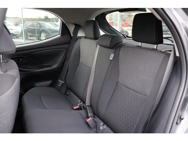 Toyota Yaris 1.5 VVT-i Dynamic 125pk 2023 Benzine 24