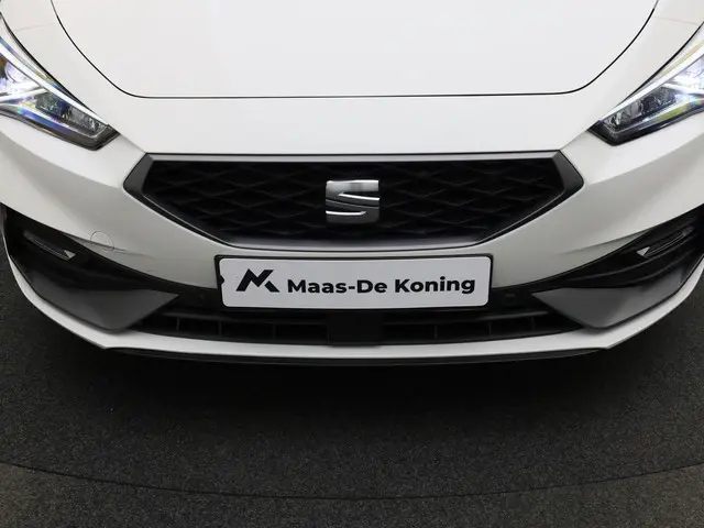 SEAT Leon Sportstourer 1.5eTSI/150PK FR DSG 2024 Benzine 32