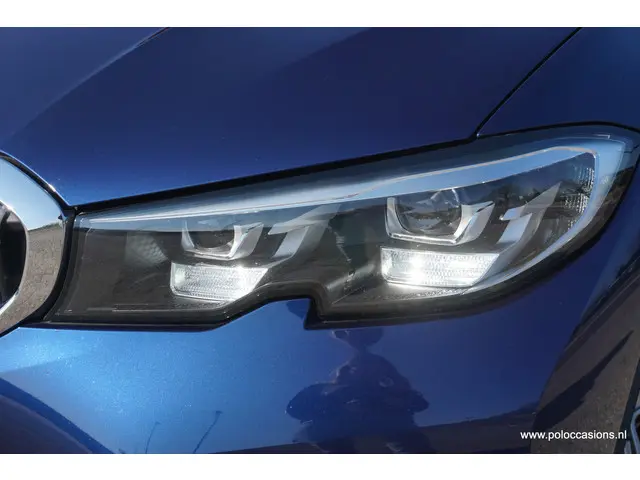 BMW 3 Serie Touring 318i 2021 Benzine 24