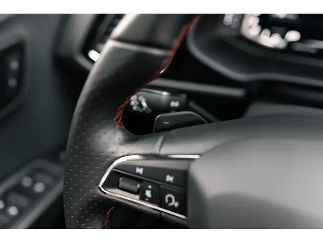 SEAT Leon 1.5 TSI FR NAP DSG Beats Pano ACC 2020 Benzine 24
