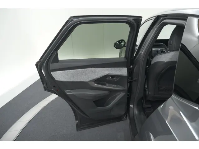 Peugeot 3008 1.2 Hybrid 136 GT 2025 Hybride Benzine 62